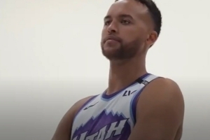 爵士新援亮相媒体日 李凯尔&乐福&努尔基奇身穿经典战袍拍定妆照