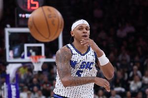 只出手8次！班凯罗：我上场卡马拉就上场 他一整场都寸步不离我