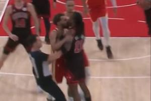 这啥问题？记者：芝加哥人不喜欢被拍屁股吧？道苏姆：没人喜欢！