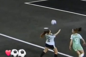 看了你直接爆粗！女球员连续胸部停球+连续挑球过人爆射破门