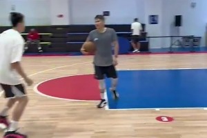 胡明轩此前也当过男篮队长，今天神勇表现险些拯救中国男篮！